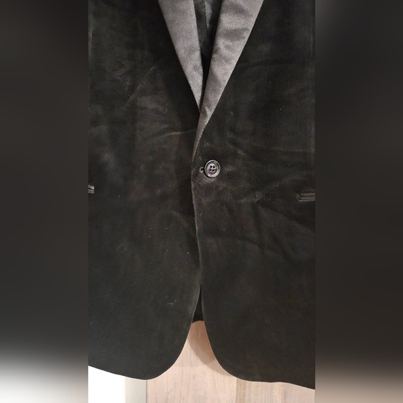 EXPRESS Black velvet tuxedo blazer slim fit. Size 48R - Picture 5 of 15